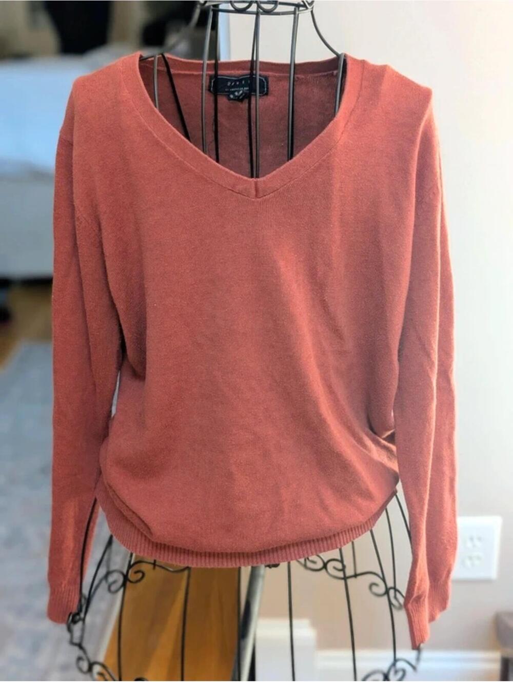 21 Men Rust V-Neck Sweater – Size XS – Lightweight Knit Pullover